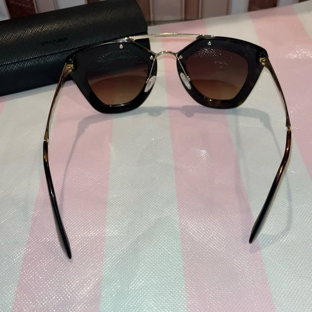 Prada cat eye Gradient Sunglasses SPR09Q authentic excellent condition w/ case